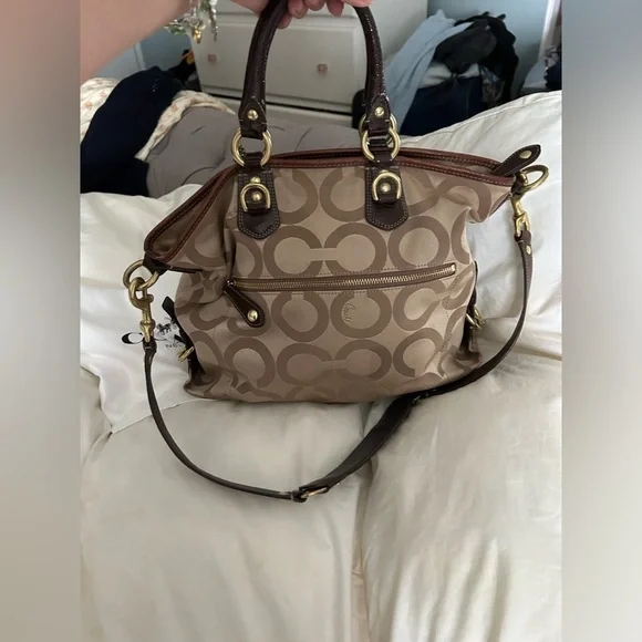 Medium sized Coach purse - Picture 3 of 11